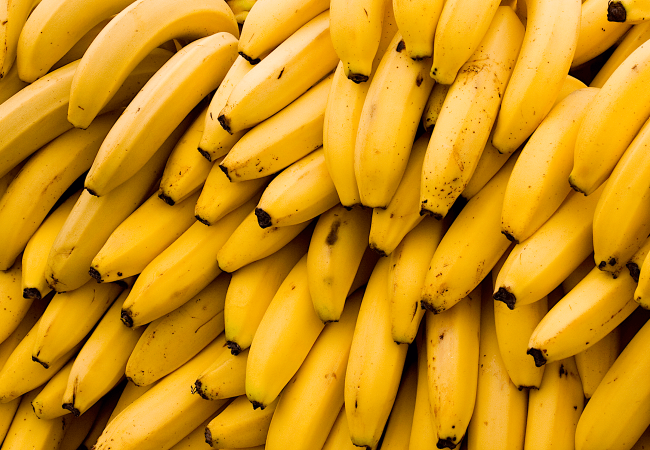 Benefits ng Pagpapakain ng Balat at Laman ng Saging sa mga Rhode Island Red